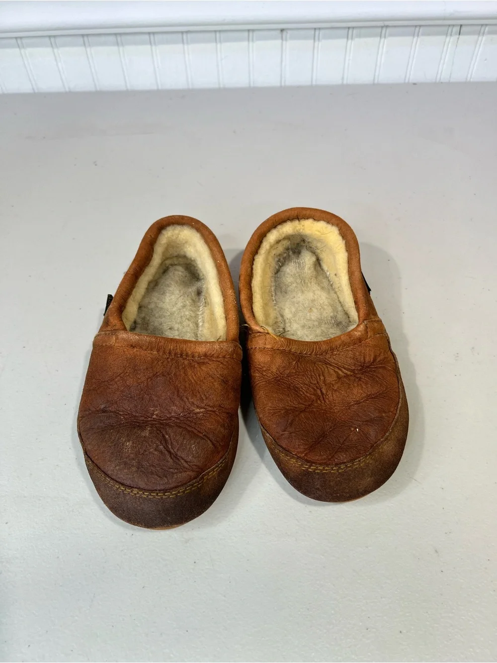 Acorn Women’s Brown Shearling-Lined Slip-On Slippers